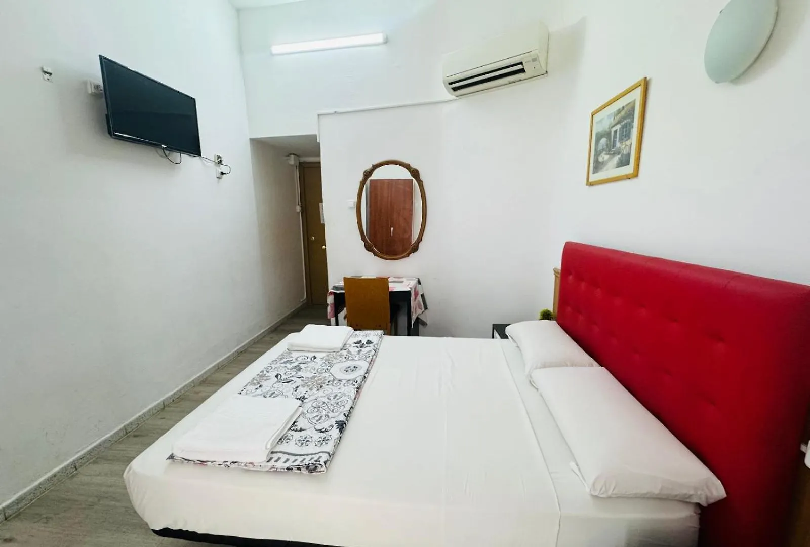 Hostal Mont Thabor Barcelona 2*,  Spain