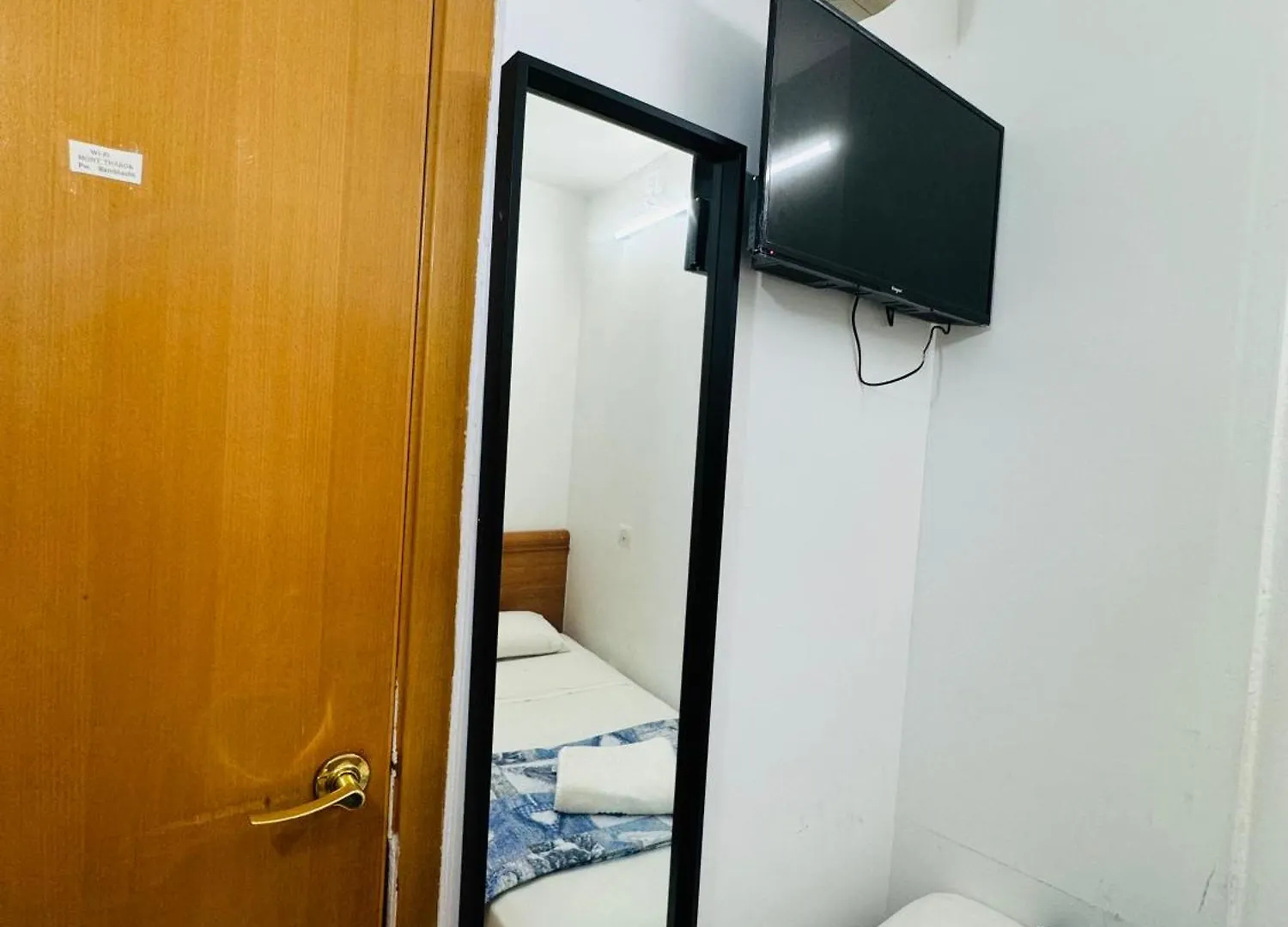 Hostal Mont Thabor Barcelona Guest house