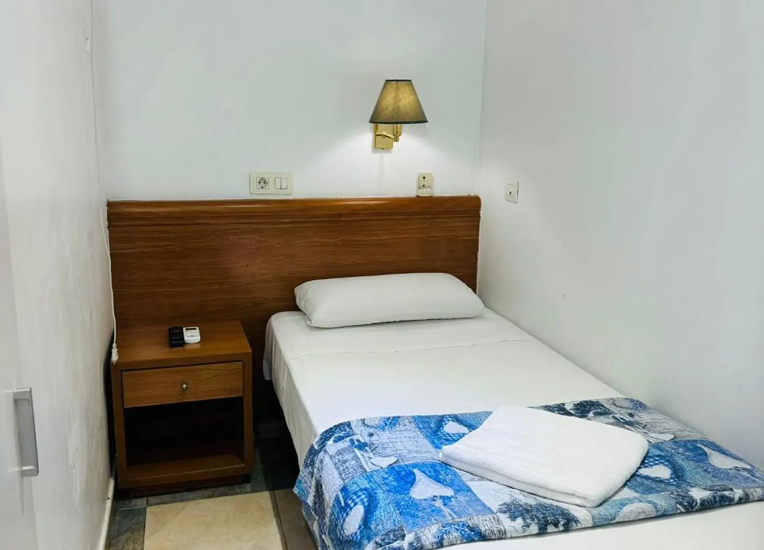 Hostal Mont Thabor Barcelona Guest house