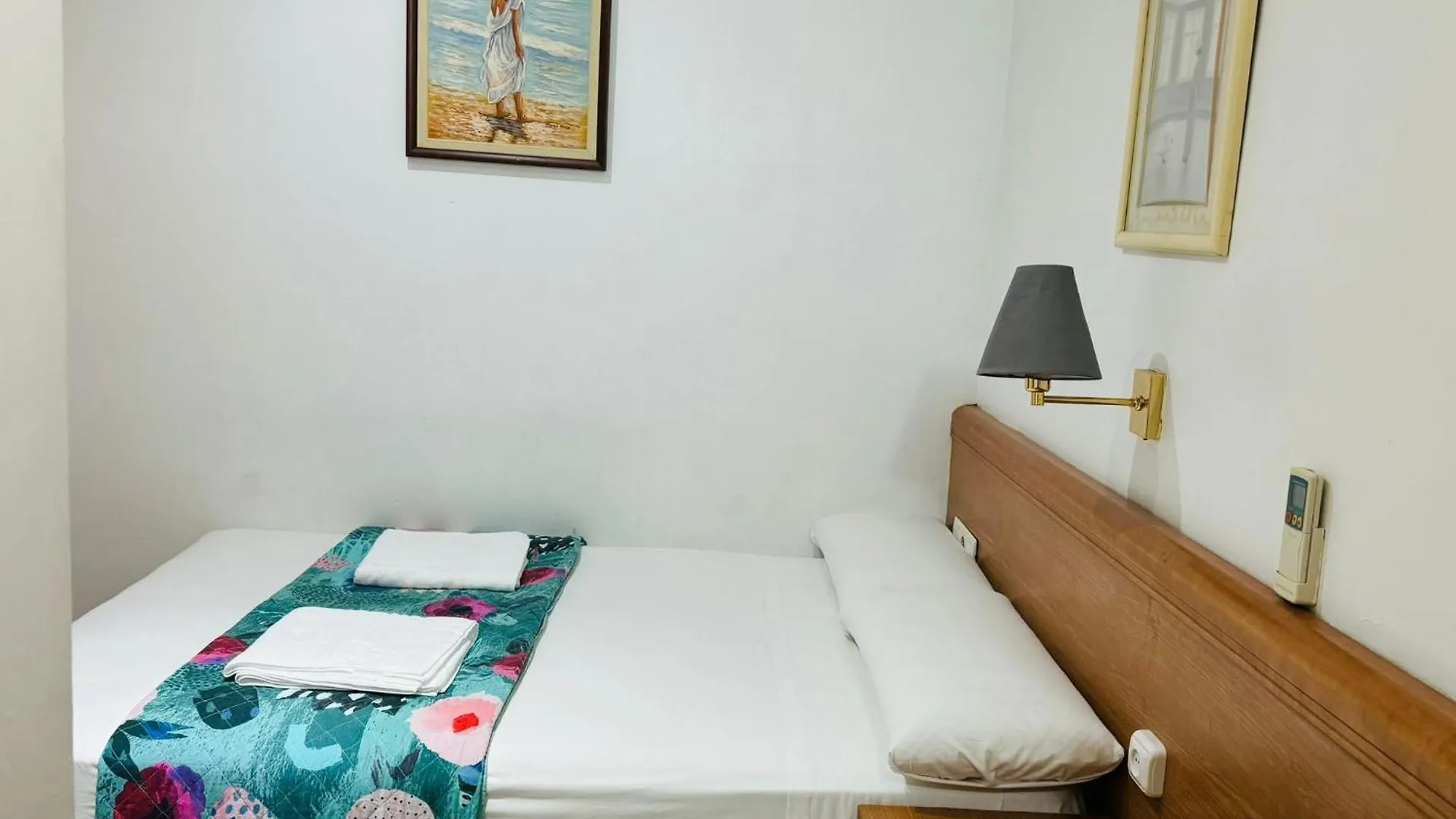 Guest house Hostal Mont Thabor Barcelona