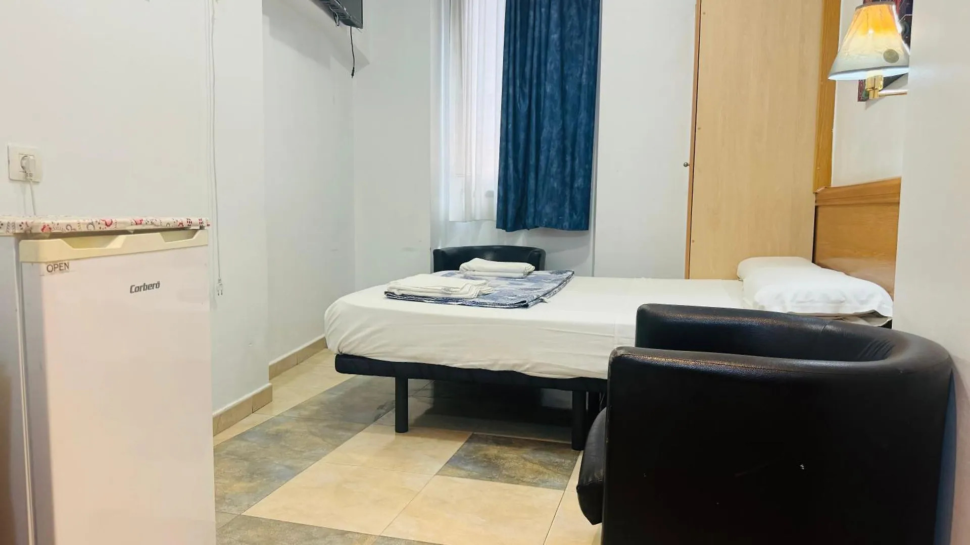 Hostal Mont Thabor Barcelona 2*,  Spain