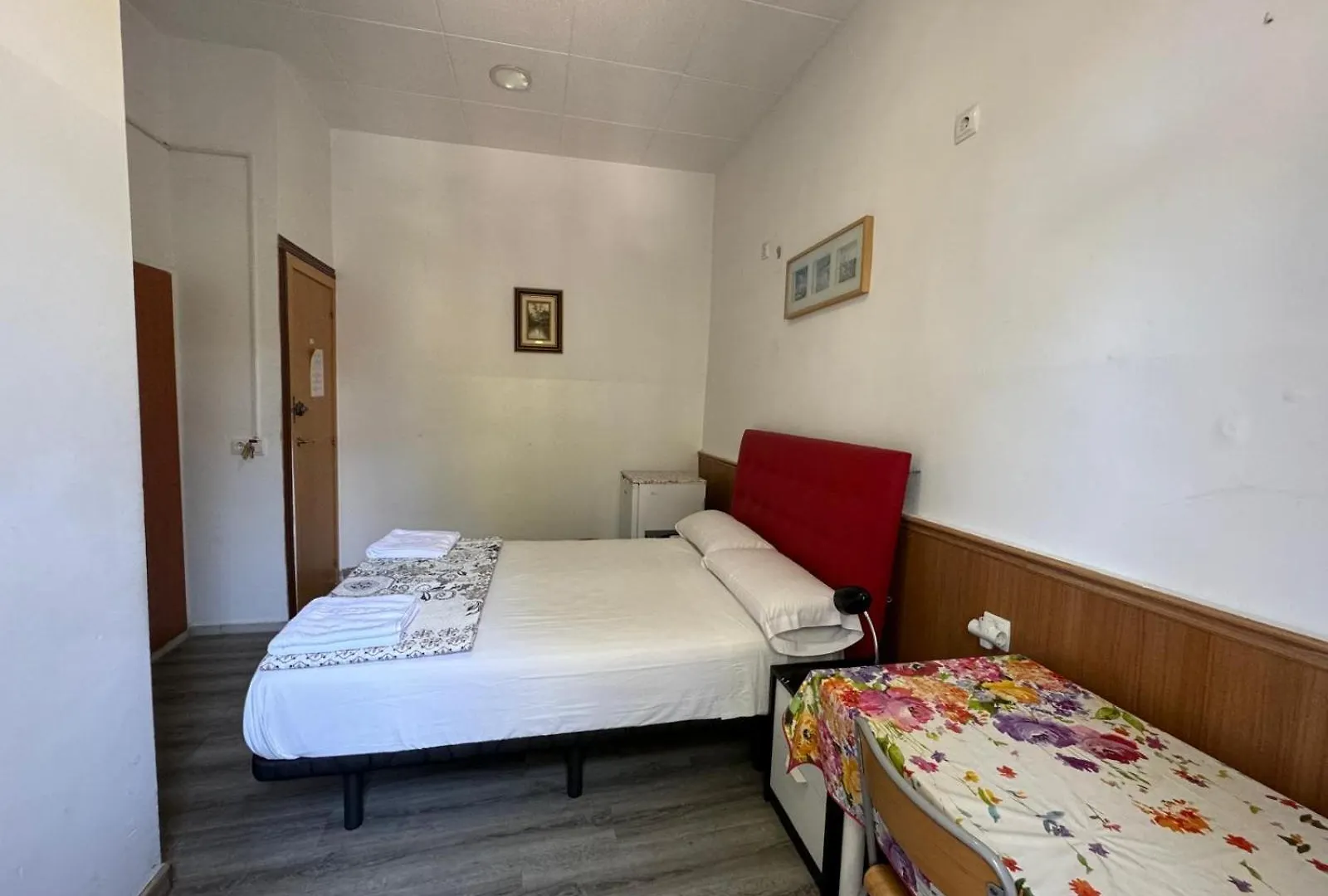 Konukevi Hostal Mont Thabor Barselona